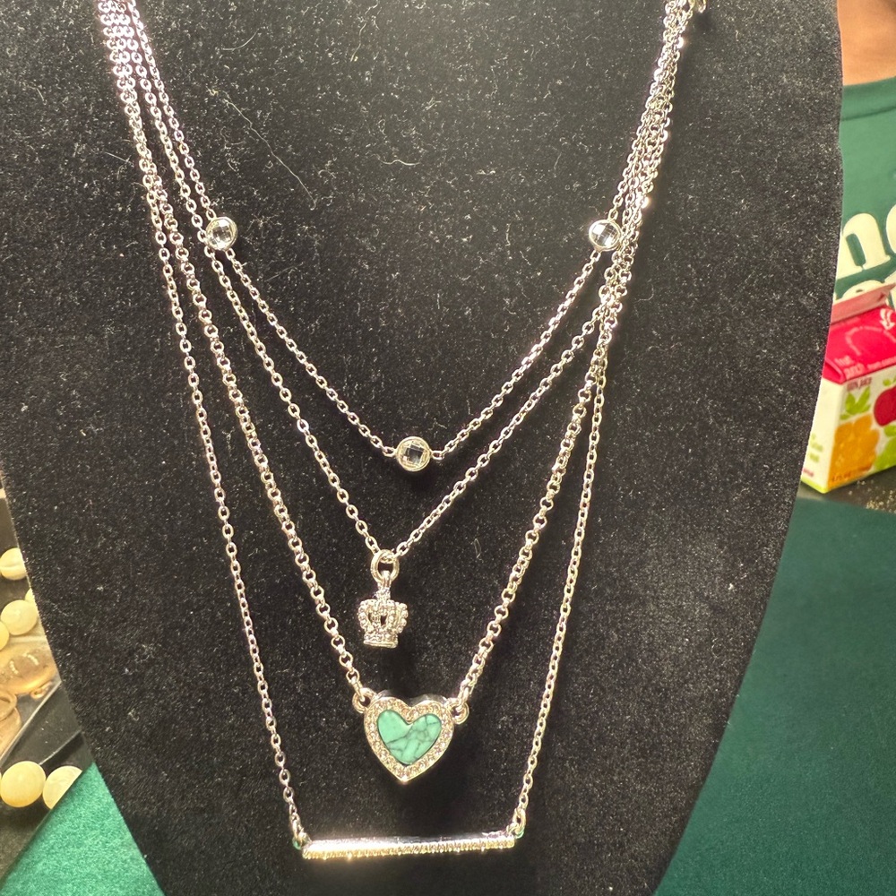 Source Unknown Silver and Green Layered Necklace